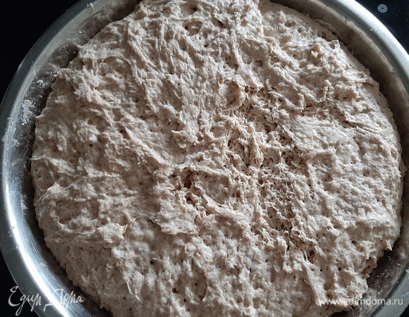 Подошедшее через 2 часа тесто.