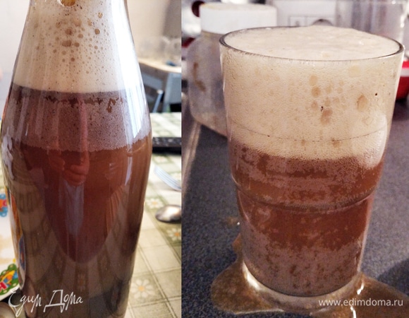 4-й день. Квас готов! Дети обожают пену! В отличие от кваса на дрожжах, квас на закваске — безалкогольный. Полученный квас лучше употребить в течение недели после постановки в холодильник (после недели он становится крепче, и маленьким детям я бы его употреблять не рекомендовала).