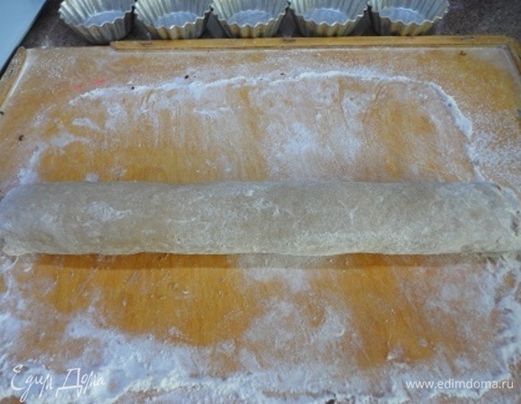 Свернуть в рулет и нарезать на 10 порций.