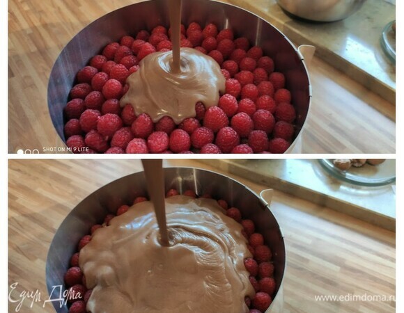 Вылить крем, он сам равномерно распределяется по форме (крем имеет консистенцию жидкой сметаны). Отправить торт в холодильник (я оставила на ночь). Украшать его я планирую завтра.