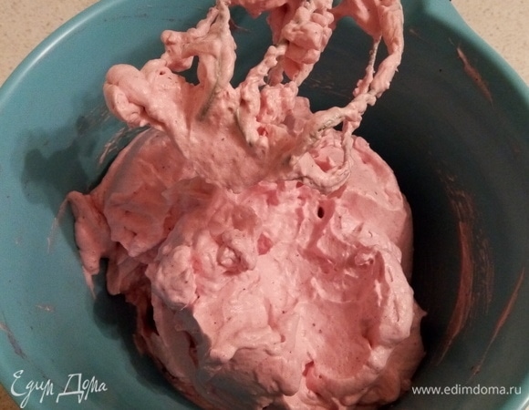 Хорошо взбиваю миксером до объединения и увеличения массы.