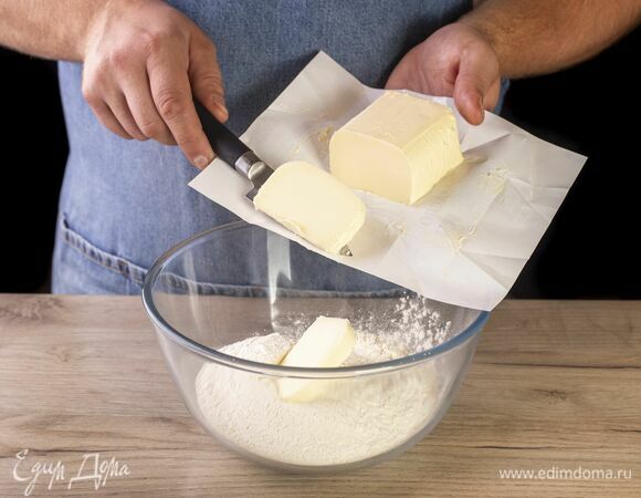 Добавьте сливочное масло.