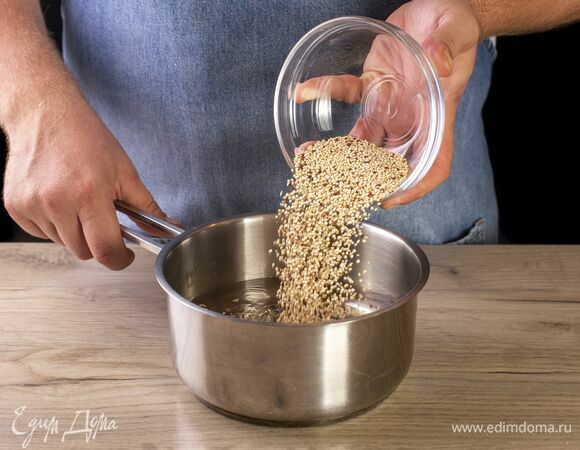 Киноа отварите так, как указано на упаковке.