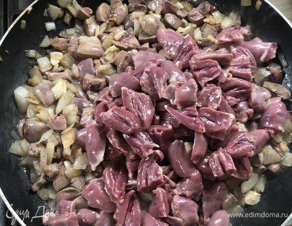 Следом — нарезанные сердечки.