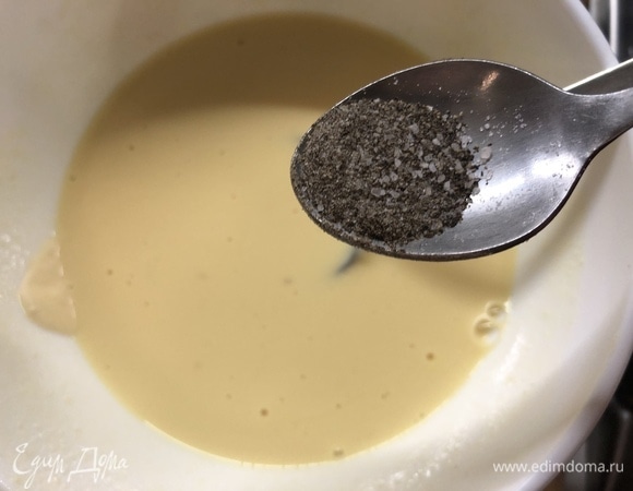 И половину чайной ложки перца.