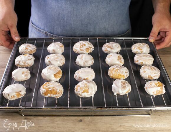 Выложите пряники на решетку и подсушите при комнатной температуре. Пряники готовы!