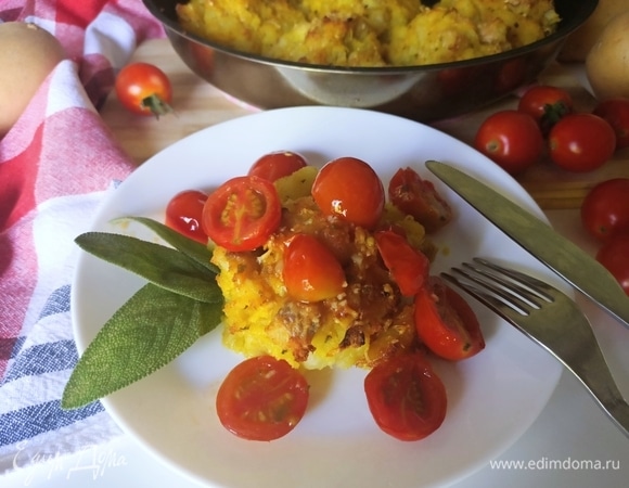 Готовую рыбу достаем из духовки, сверху кладем гарнир и подаем. Приятного аппетита!