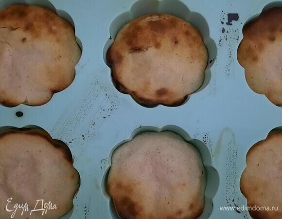 Достаем из духовки и даем немного остыть, чтобы не поломать.