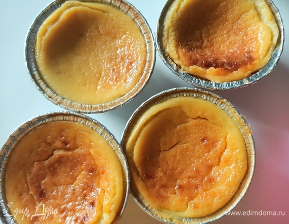 Отправляем в предварительно разогретую до 180°C на 60 минут. Затем достаем наш десерт из духовки, даем ему остыть и убираем в холодильник примерно на 3 часа.