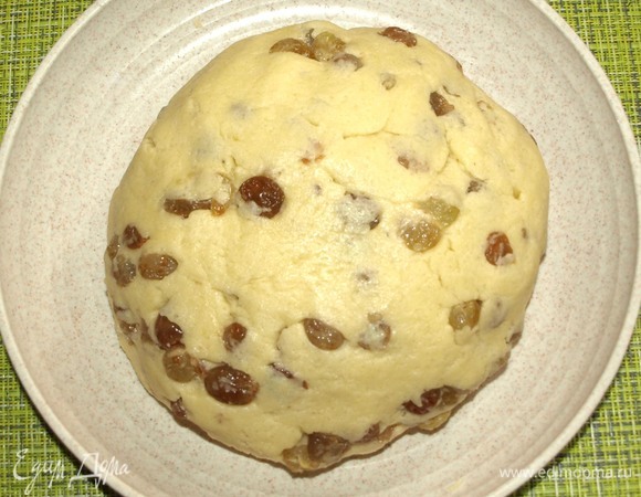 Замесить мягкое тесто.