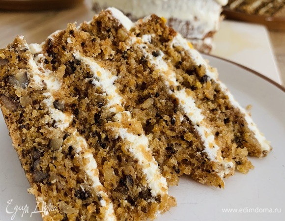 Готовый торт украшаем по желанию и отправляем в холодильник на пару часов.