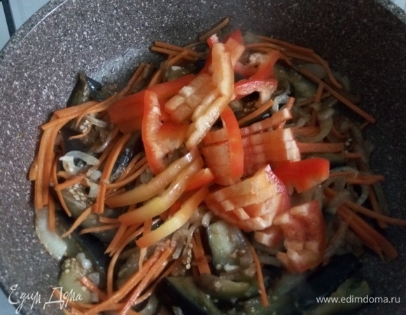 Через 1 минуту — перец болгарский.