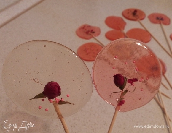 Как леденцы остынут, они легко отходят от коврика.