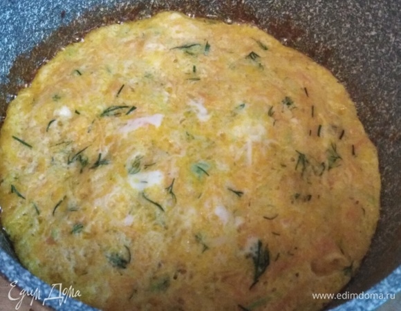 Жарить под крышкой на среднем огне до готовности.