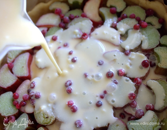 Стараемся попасть на все срезы ревеня — так будет вкуснее.