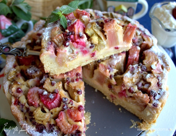 Тут нам пригодится широкий острый нож, чтобы не помять нежную начинку.