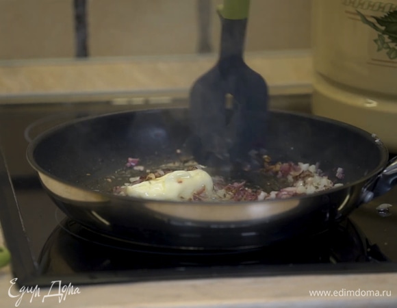 Добавить сливочное масло.