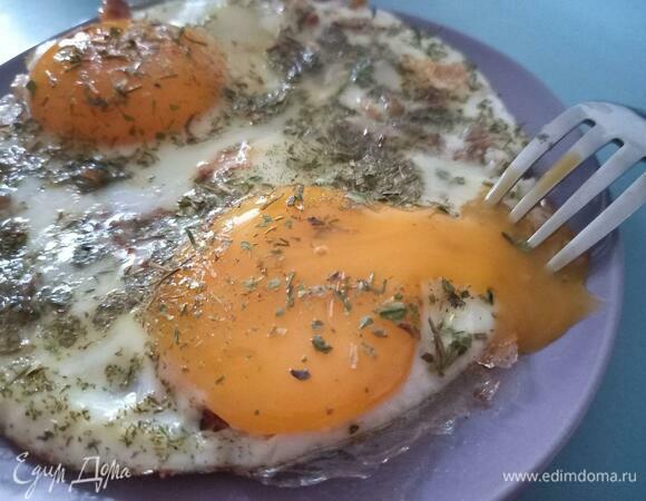 Подавать блюдо горячим.