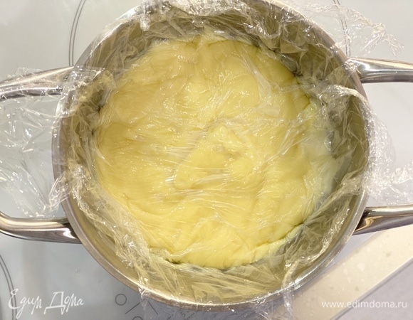 Накрыть пищевой пленкой, охладить.