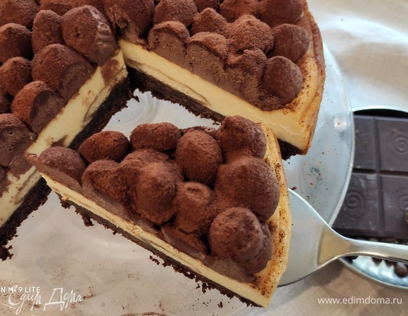 Торт не слишком сладкий, имеет три разные текстуры. Верхний мокка-мусс выступает в качестве замечательного шоколадного крема.