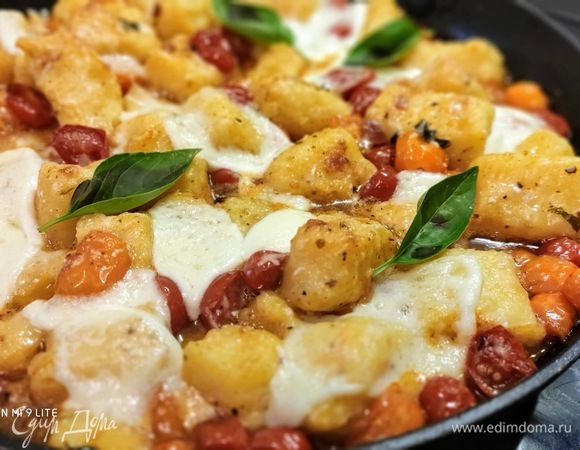 Подавать со свежим базиликом.