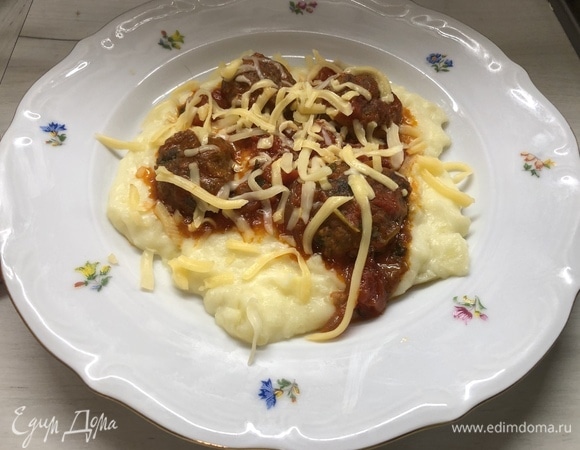 Натрите сыр. Добавляйте порционно. Подавайте с любимым гарниром. Приятного аппетита.