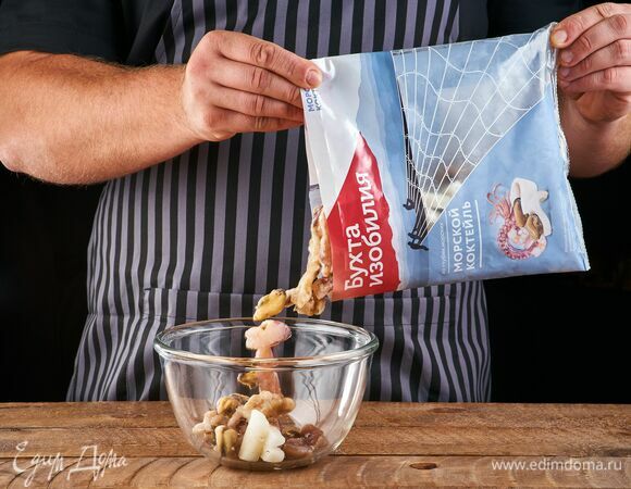 Морской коктейль «Бухта изобилия» разморозьте. 