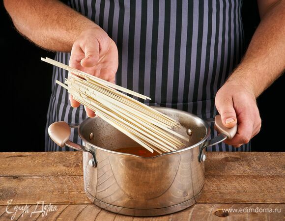 Добавьте лапшу.