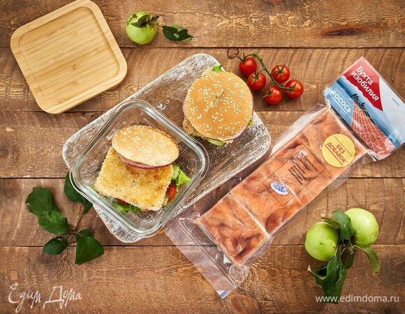 Сытный домашний бургер с котлетой из лосося можно взять на работу в качестве полноценного обеда.