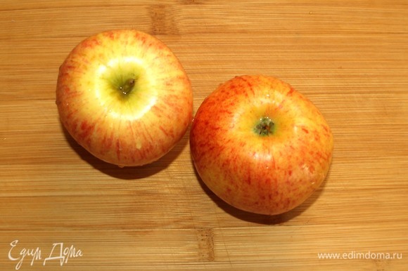 Яблоки нарезать маленькими кусочками. Количество яблок указано в нарезанном виде.