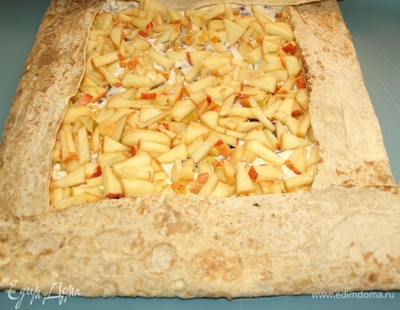 Заворачиваем края.