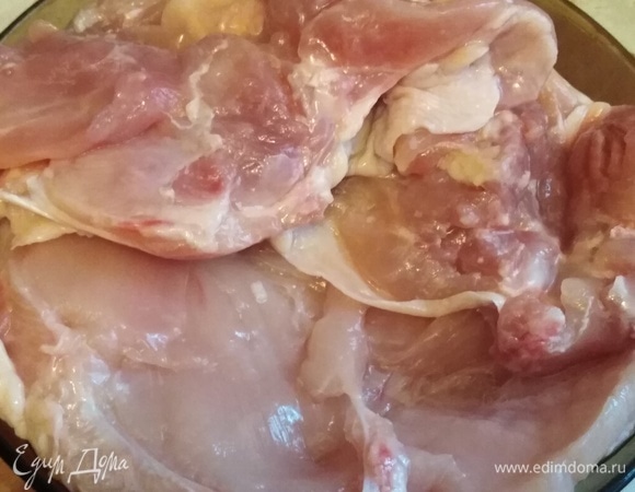 Курицу отделить от костей.