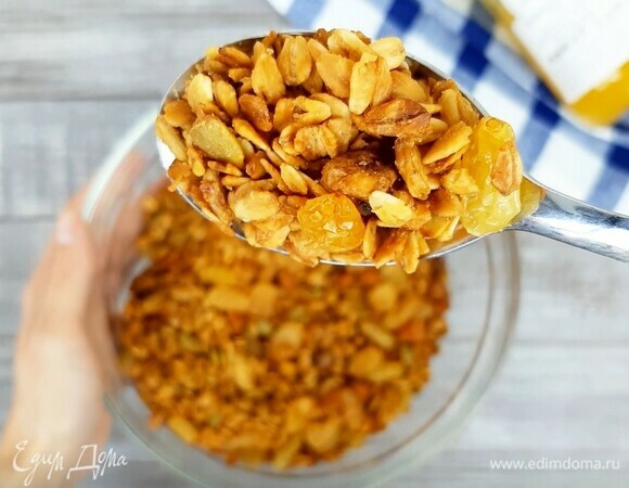 Храним гранолу в банке с плотно закрытой крышкой до двух недель.