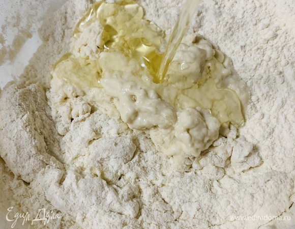 Добавляем растительное масло.