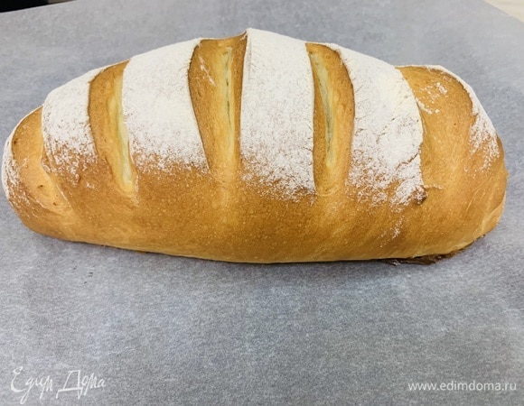 У готового хлеба красивая коричневато-золотистая корочка.