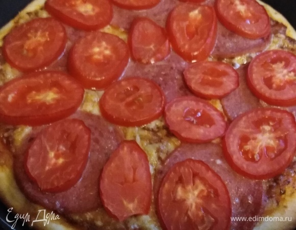 Поставить в разогретую духовку на 12–15 минут. Выпекать при 250°C.