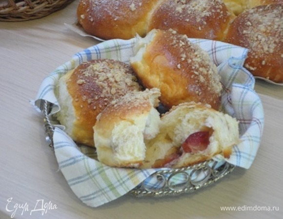 При желании булочки можно посыпать сахарной пудрой, когда они полностью остынут.