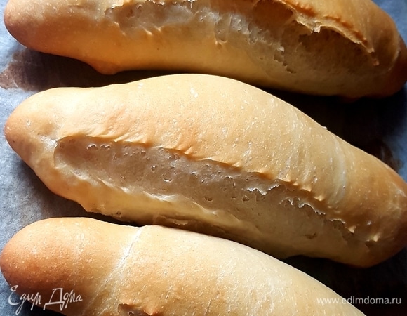 Хлеб получается румяным. Немного остудить и можно его есть.