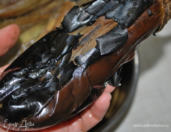 Баклажаны и чеснок — от запеченной корочки.