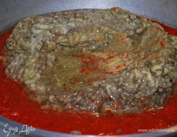 Добавила растительное масло, сахар и соль. Тушила овощи примерно 30 минут. По своему вкусу регулируйте соль и сахар.