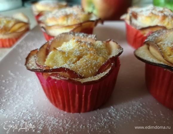 Готовые маффины остужаем, посыпаем сверху кокосовой стружкой или сахарной пудрой. Приятного аппетита!