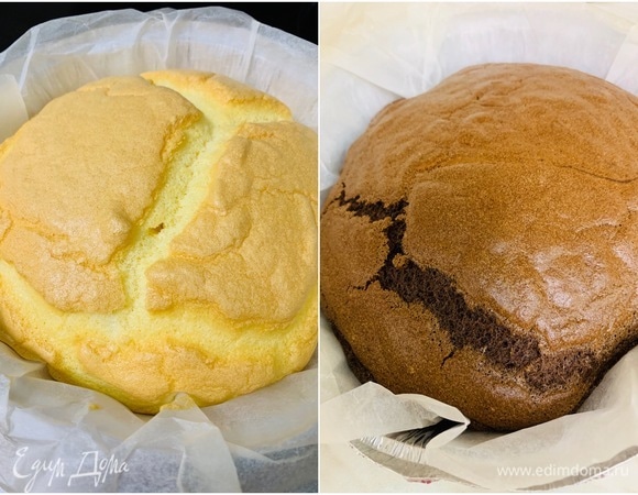 Выпекаем отдельно два коржа. Предварительно разогреваем духовку до 175°C, режим «верх/низ».