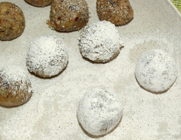 Перед подачей обвалять в сахарной пудре с корицей.