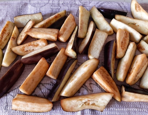 Затем промываем водой и очень тщательно просушиваем полотенцем.