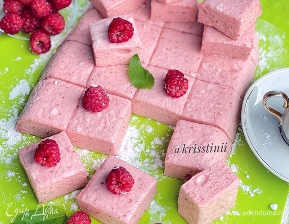 Готовое суфле аккуратно извлечь из формы и нарезать на порционные кусочки. По желанию посыпать сахарной пудрой. Приятного аппетита!