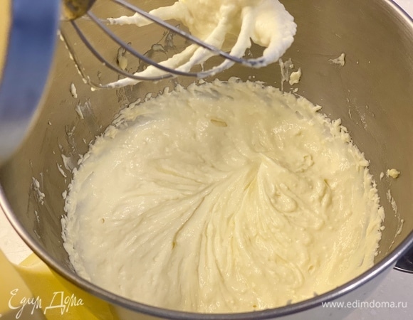 Взбивать до однородности крема.