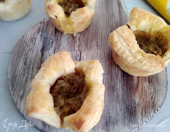 Запекать 15–20 минут. Есть теплыми или холодными, в любом виде они очень вкусные!