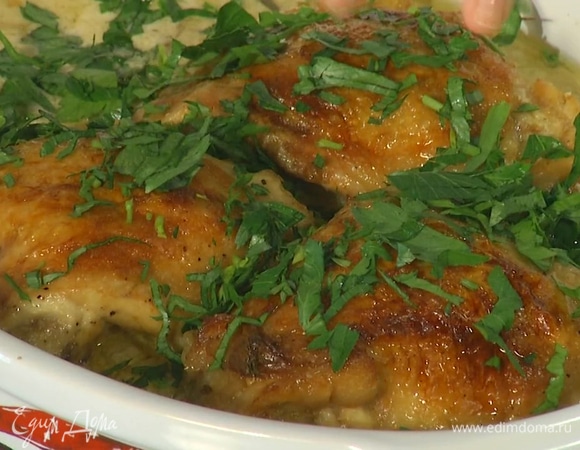 Оставшуюся зелень порубить и украсить готовое блюдо.