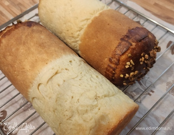 Аккуратно достать бриоши из банок и дать булочкам полностью остыть на решетке.