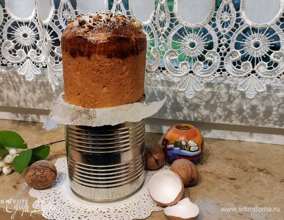 Свежая бриошь рыхлая и рассыпчатая, но на следующий день тесто становится компактнее и плотнее. Ну а если, что маловероятно, у вас бриошь успеет «состариться», из нее можно испечь бостоки — хрустящие ломтики бриоши с восхитительным миндальным слоем. Для этого бриошь (она должна быть черствой) нарезать на ломтики толщиной примерно 2 см и выложить на противень, застеленный бумагой для выпечки, пропитать любым сиропом, затем покрыть миндальным кремом и посыпать миндальными хлопьями. После выпечки посыпать сахарной пудрой и наслаждаться.<br />
Приготовим миндальный крем. 50 г мягкого сливочного масла, 50 г сахарной пудры, 50 г молотого миндаля, 1 ч. л. кукурузного крахмала без горки, 1 яйцо и несколько капель вкуса горького миндаля взбить в миске до состояния крема. Добавить 50 г миндальных хлопьев. Выпекать бостоки в заранее разогретой до 180°C около 20–25 минут, до золотистого цвета.